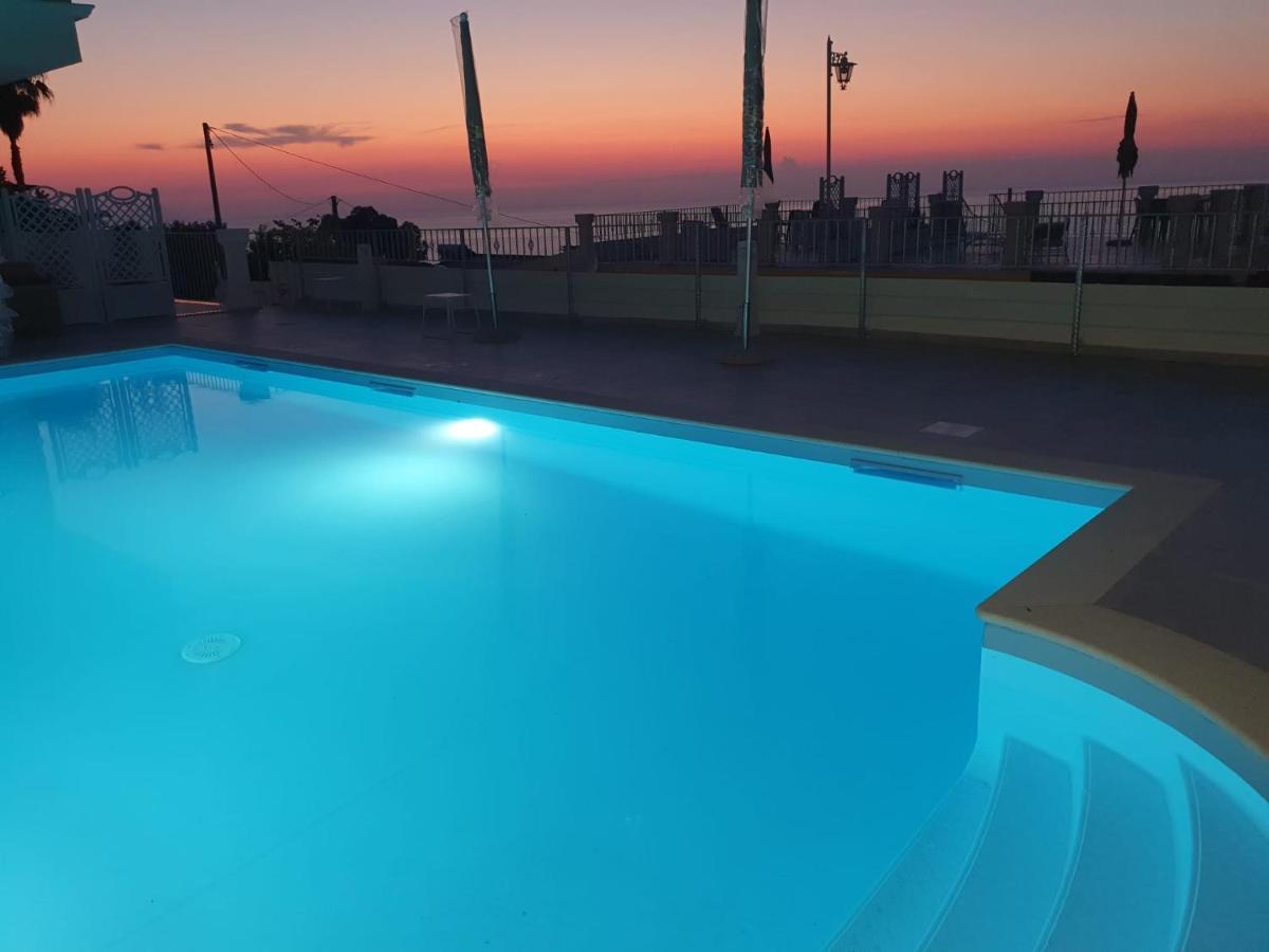 Appartamenti Borgo Panoramico N 9 Тропея Экстерьер фото